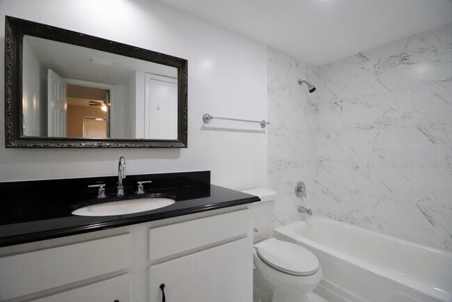 Building Photo - 5929 Queensloch Dr