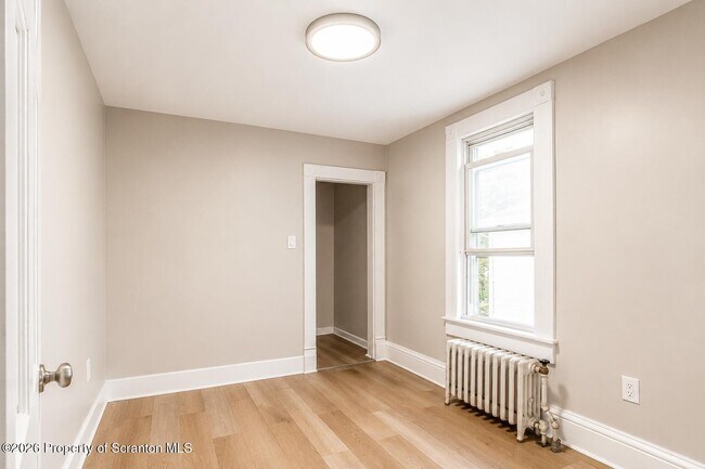 Building Photo - 1729 Sanderson Ave