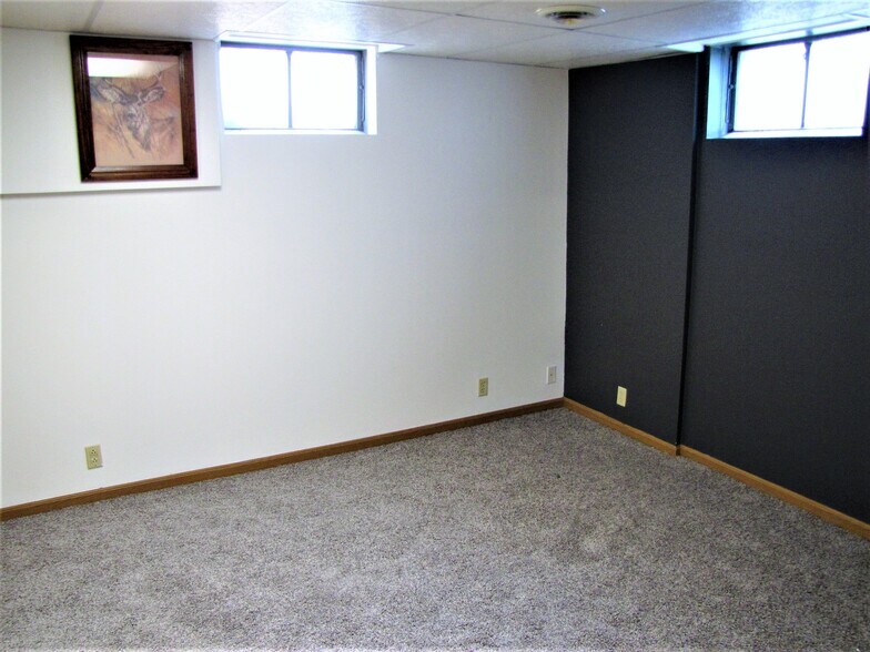 Basement Bonus Room - 7701 Grover St