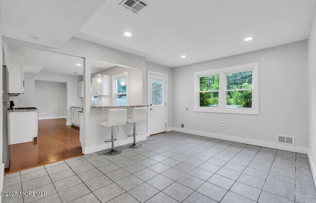 Building Photo - 2300 Oak Knoll Dr