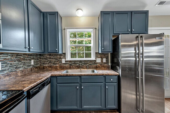 Building Photo - 410 Jasmine Ln