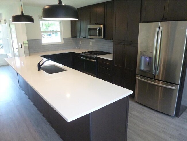 Building Photo - 7503 Eastcrest Dr