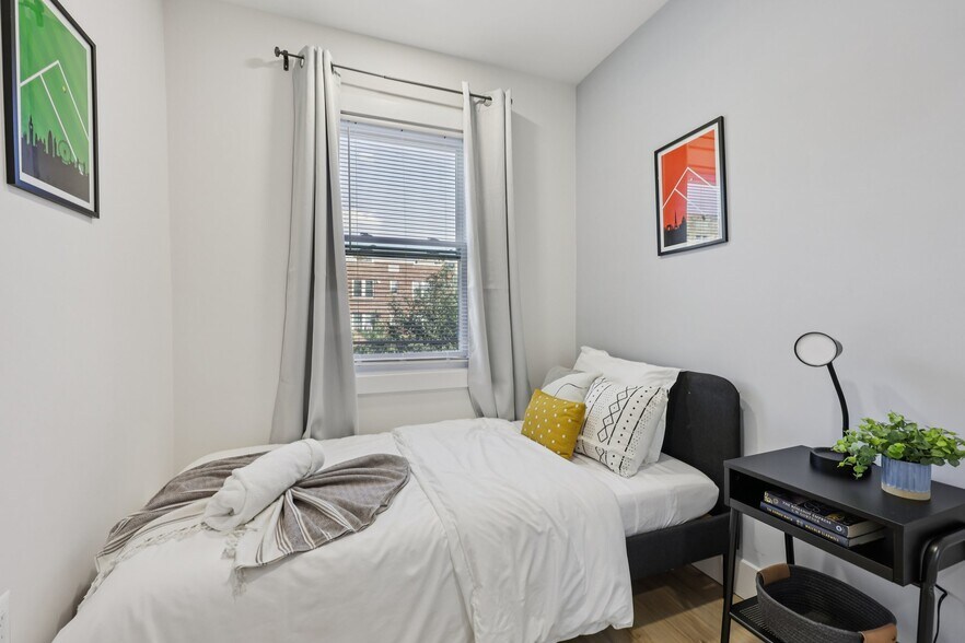 Building Photo - 2604 4th St NE