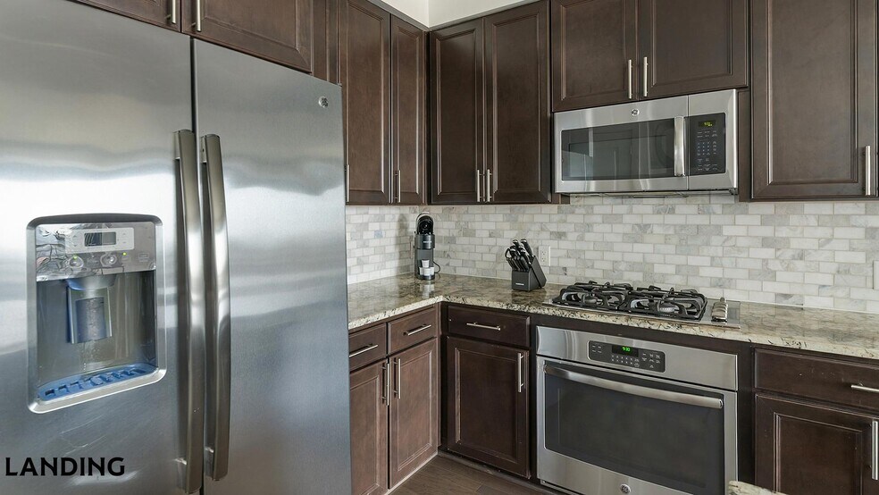 Building Photo - 777 Preston St