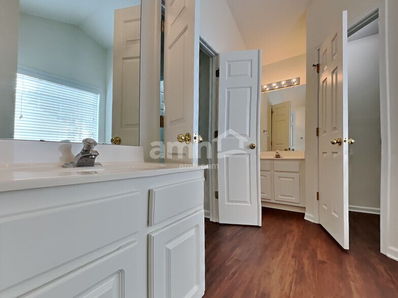 Building Photo - 111 Meandering Way Ln