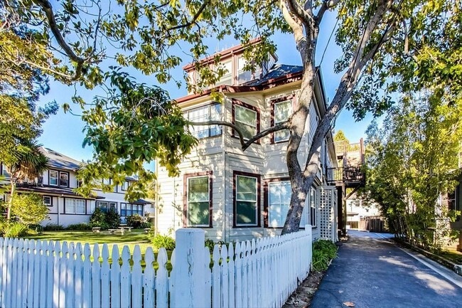 Building Photo - 159 Emerson St