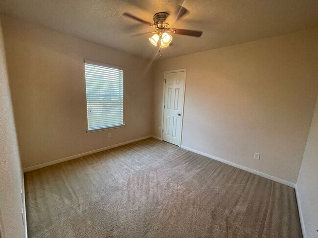 Building Photo - 4-Bedroom House for Rent in Killeen