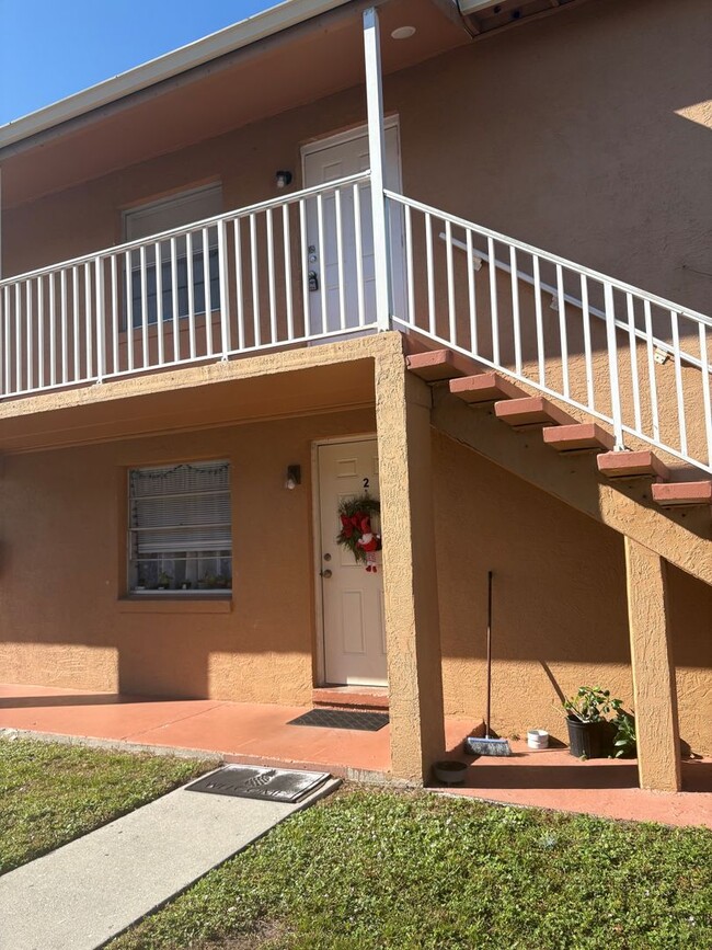 Building Photo - Beautiiful Palm Gardens 2 bedroom, 1 bath ...