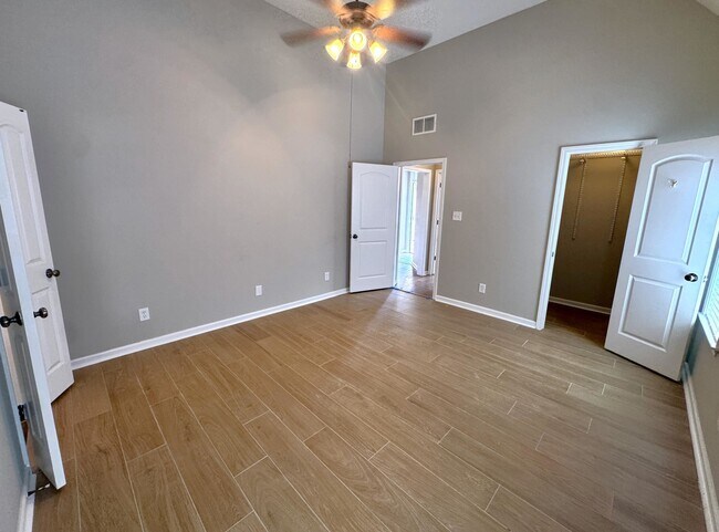 Building Photo - 10228 Morning Hill Dr