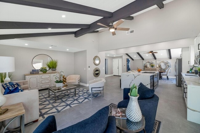 Building Photo - 7509 N Vía Del Elemental