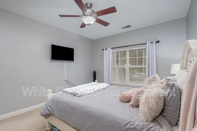 Building Photo - 17135 Red Feather Dr