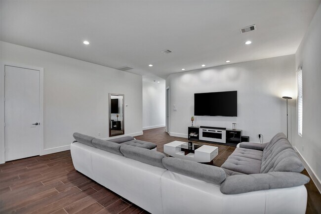 Building Photo - 5507 Robusto Pl