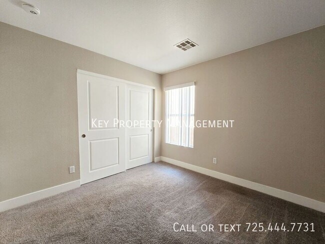 Building Photo - BEAUTIFUL 3 BED, 2 BATH HOME WITH OPEN FLO...