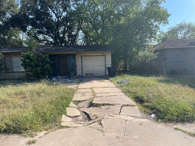 Building Photo - 5782 Belcrest St
