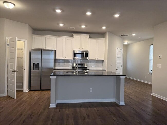 Building Photo - 3619 Cyn Spgs Dr