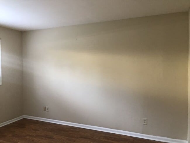 Building Photo - Move in ready