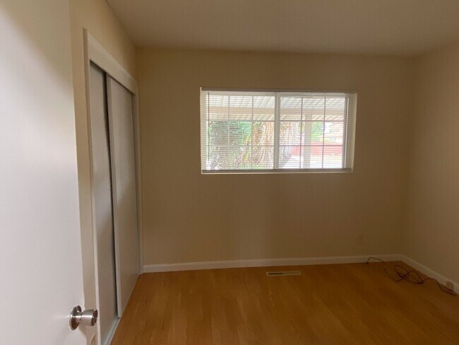 Building Photo - Newark 4 beds 2 baths Single Family House with Big Lot, Move In Ready!