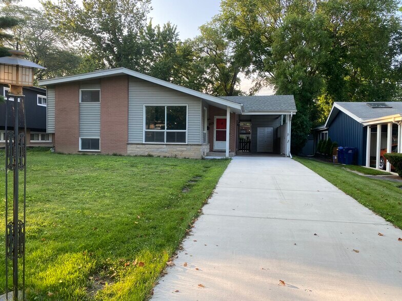 Primary Photo - 330 Forestway Dr