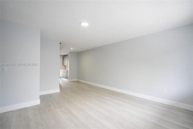 Building Photo - 1850 S Treasure Dr