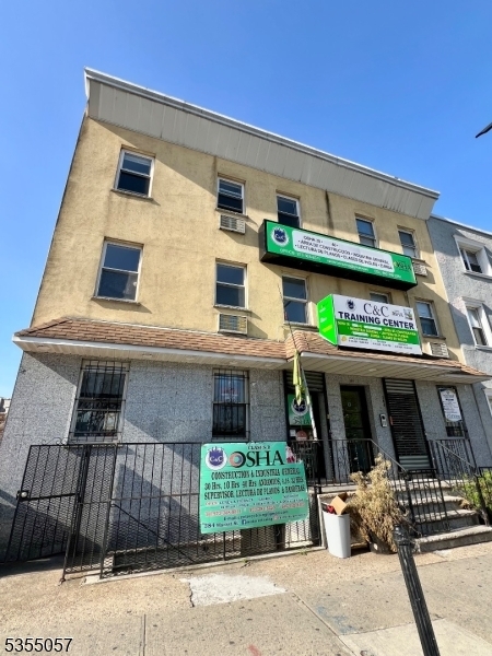 Building Photo - 384 Market St