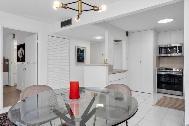 Building Photo - 1865 Brickell Ave