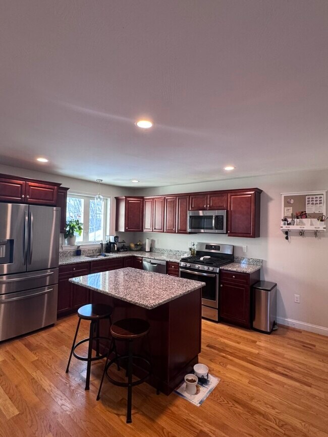 Building Photo - 25 Thornton Ave