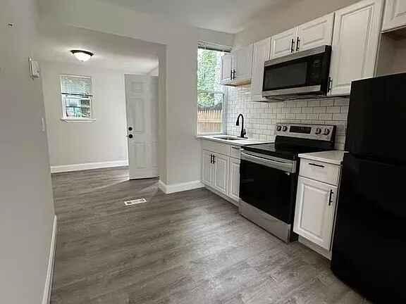 Building Photo - 3205 Latona St