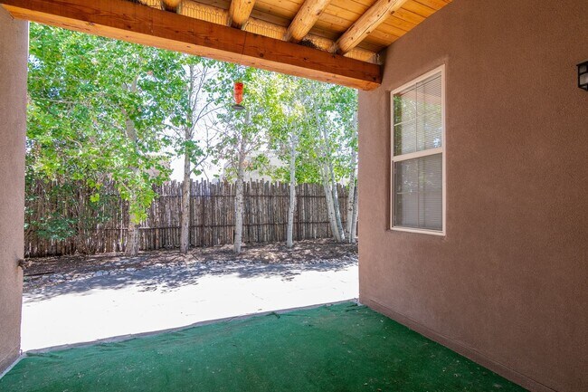 Building Photo - Single Level 3 Bedroom 2.5 Bath home in De...