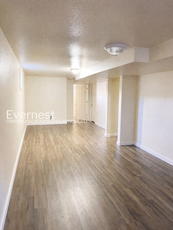 Building Photo - 928 Timber Ln