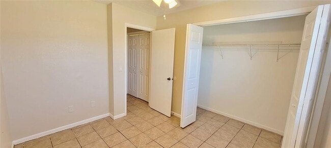 Building Photo - 9542 Lake Park Dr