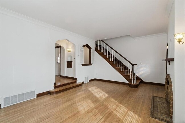 Building Photo - 1905 N Brauer Ave