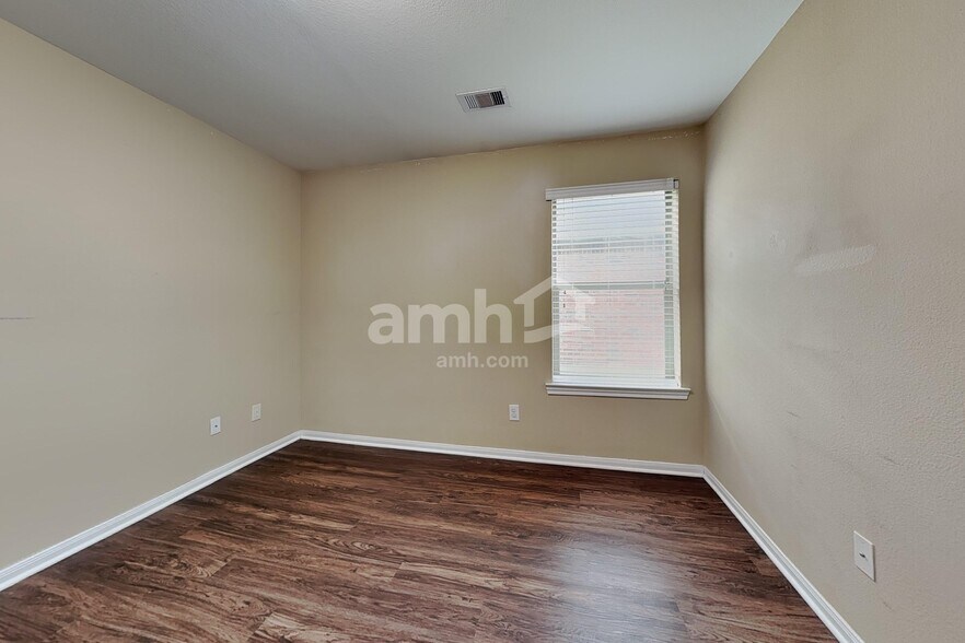 Building Photo - 28606 Lockeridge Farms Dr