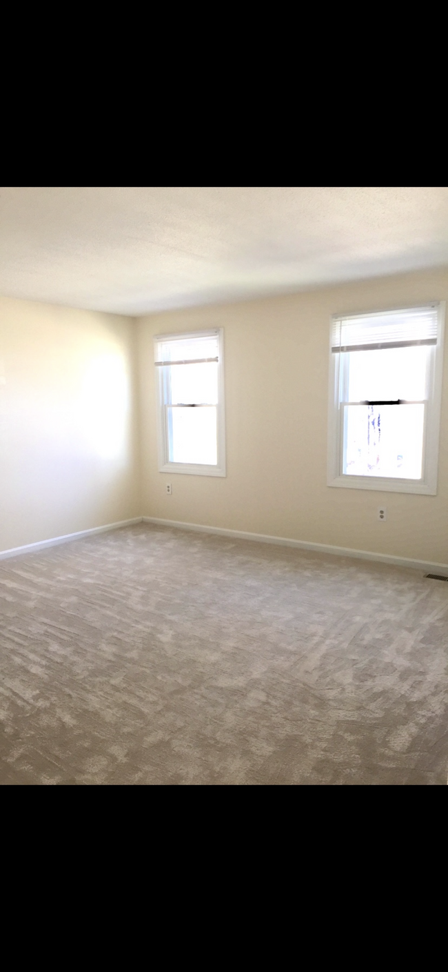 Building Photo - 136 Riviera Dr