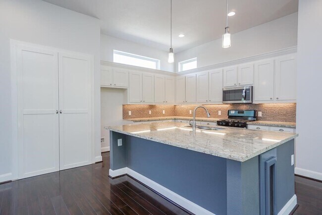 Building Photo - 3351 Kilgore St