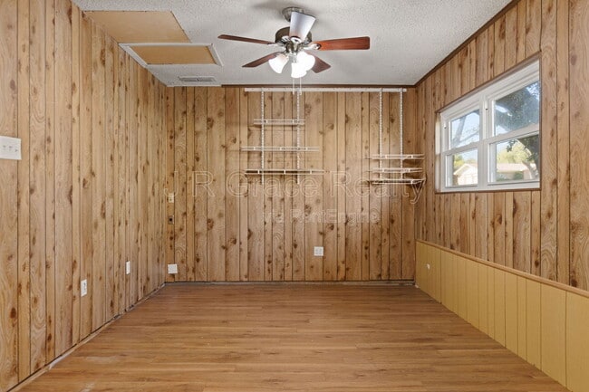 Building Photo - 8806 Fox Hollow Dr