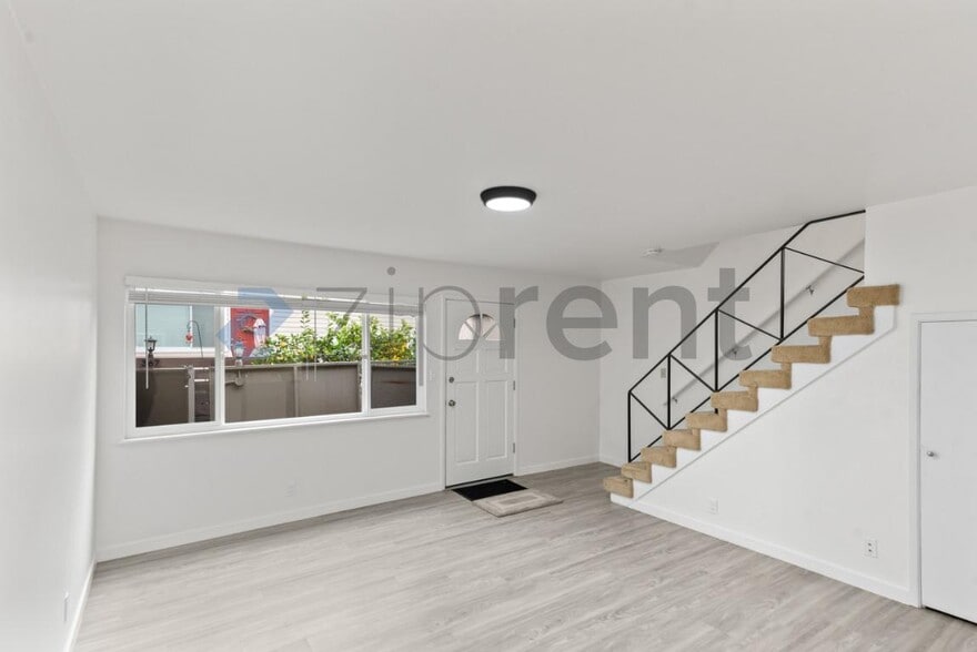 Building Photo - Unit A
