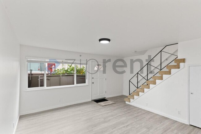 Building Photo - Unit A