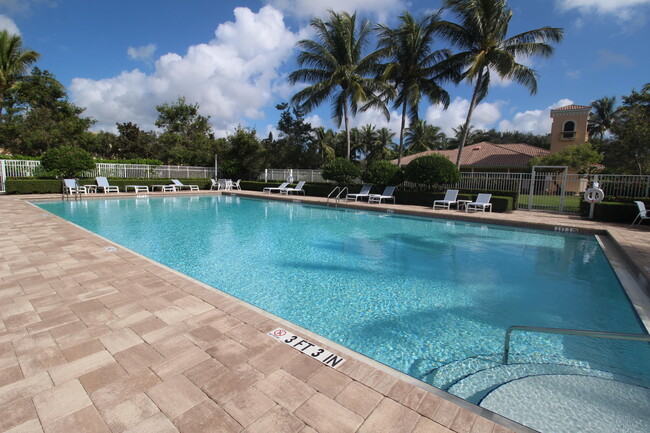 Building Photo - 256 San Remo Dr
