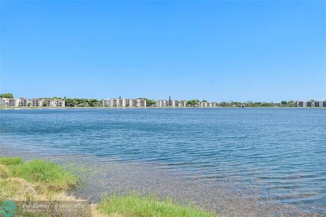 Building Photo - 105 Lake Emerald Dr