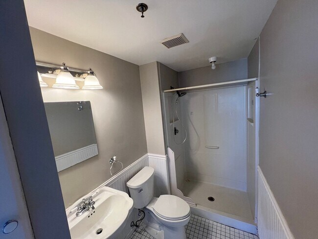 Building Photo - 376 Ocean Ave