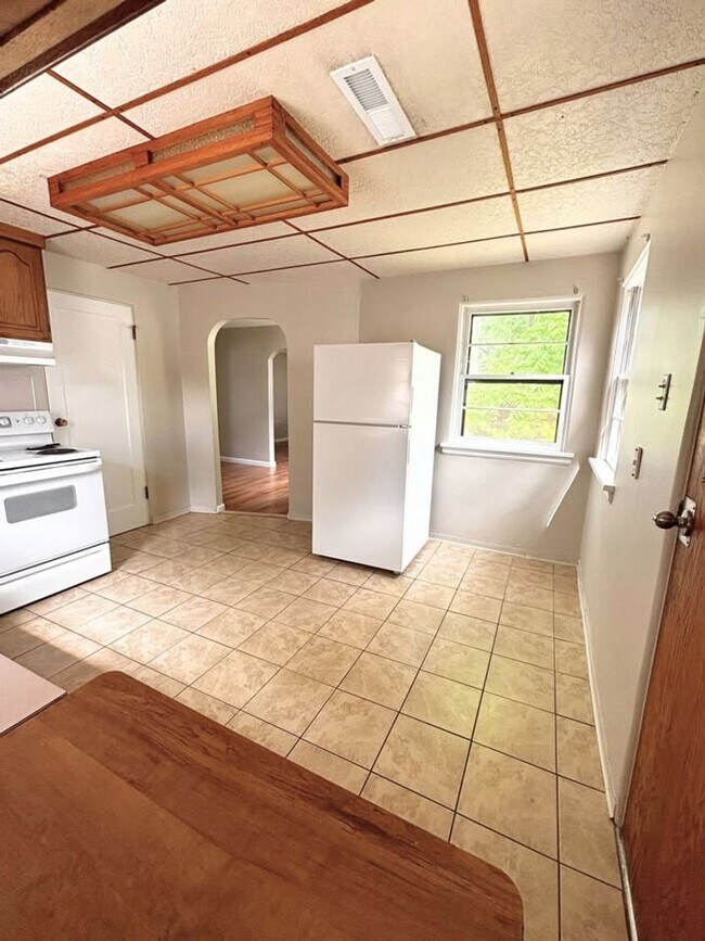 Building Photo - Charming 3-bedroom 1-bath house with yard in Nampa, ID!