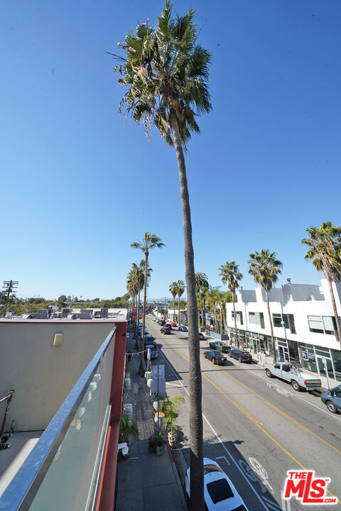 Building Photo - 1134 Abbot Kinney Blvd