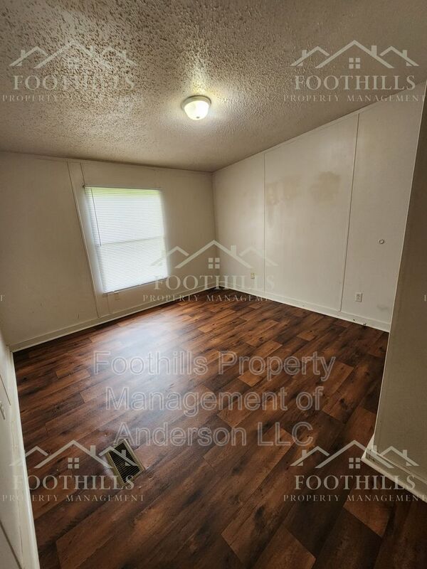 Building Photo - 104 Hickory Forest Dr