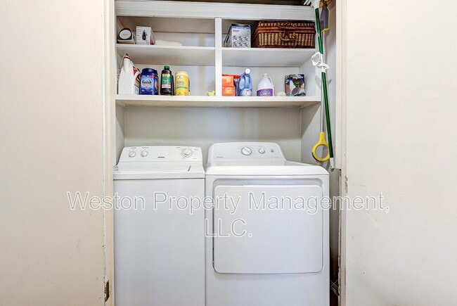 Building Photo - 4104 Mason Dr