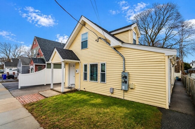 Building Photo - 15 Buckingham St