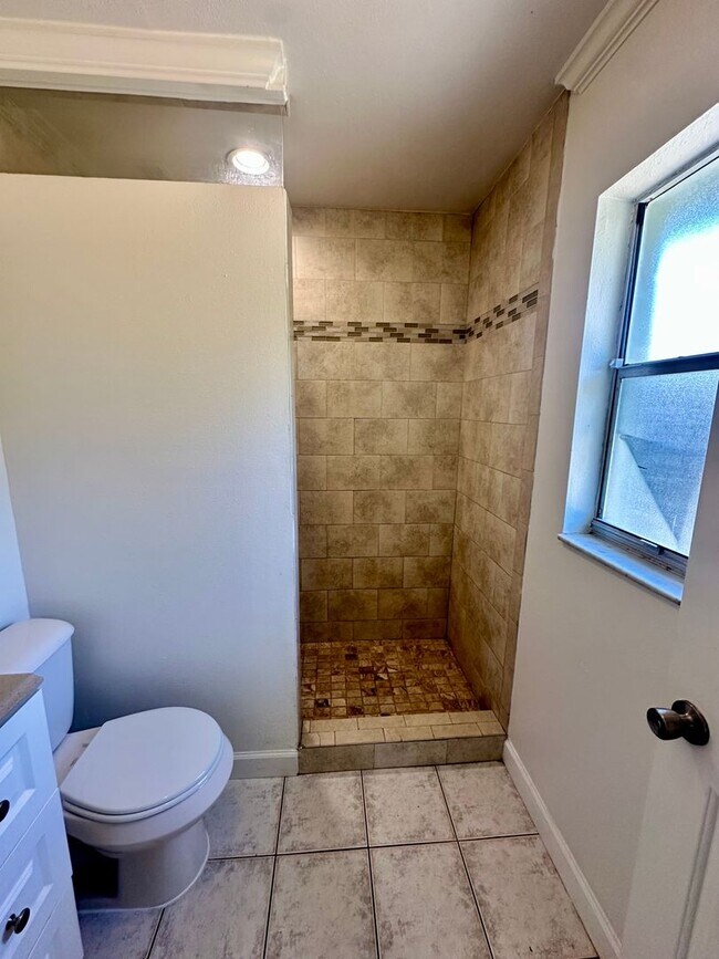 Building Photo - Charming 3-Bedroom Home in Apopka!