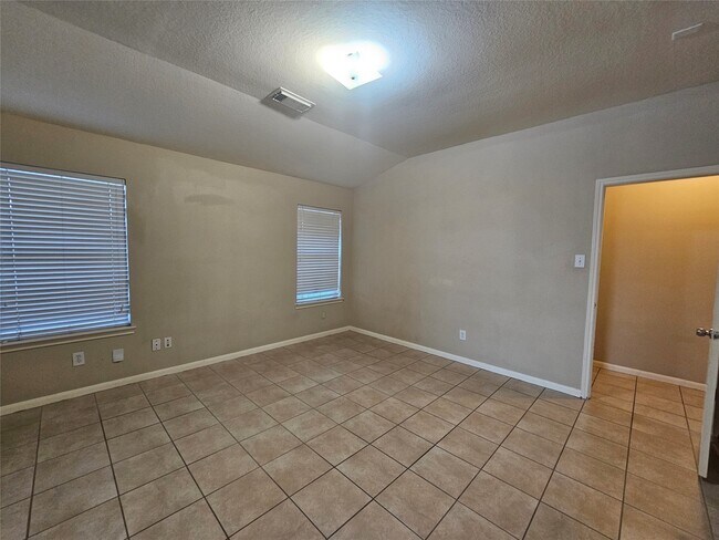 Building Photo - 23506 Hidden Maple Dr