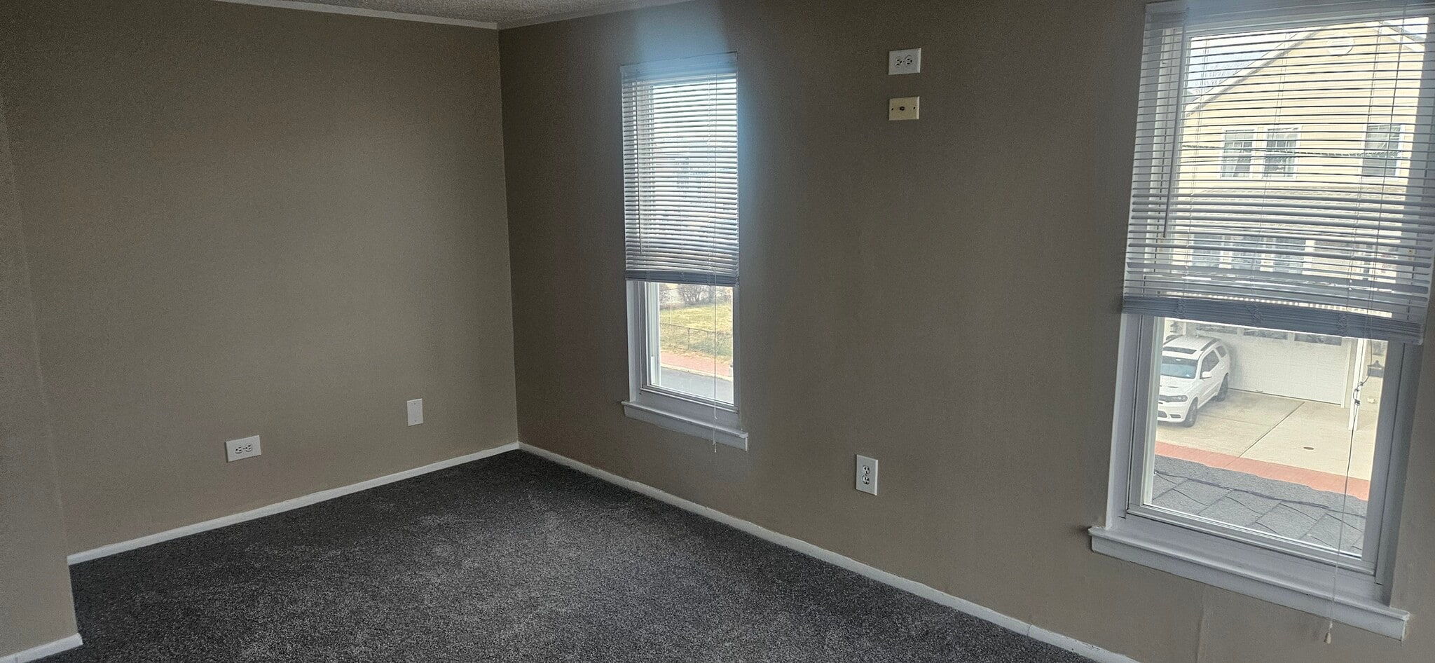 Building Photo - 225 Bay Ave