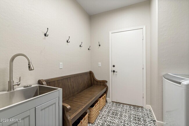 Building Photo - 6943 W Tether Trail