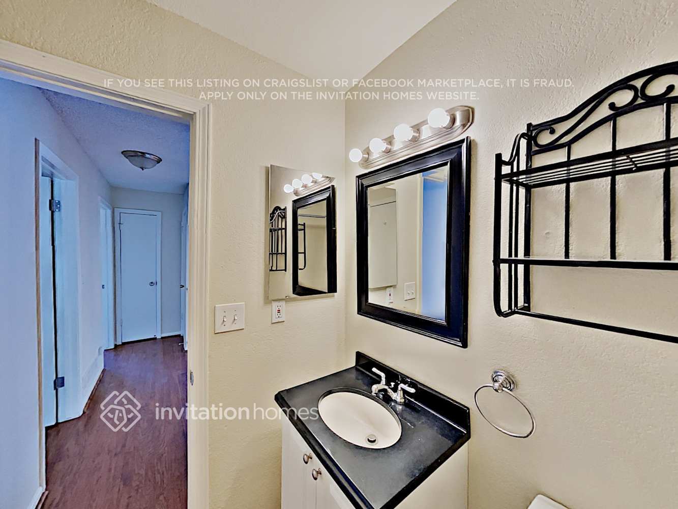 Building Photo - 5840 S Perth Pl